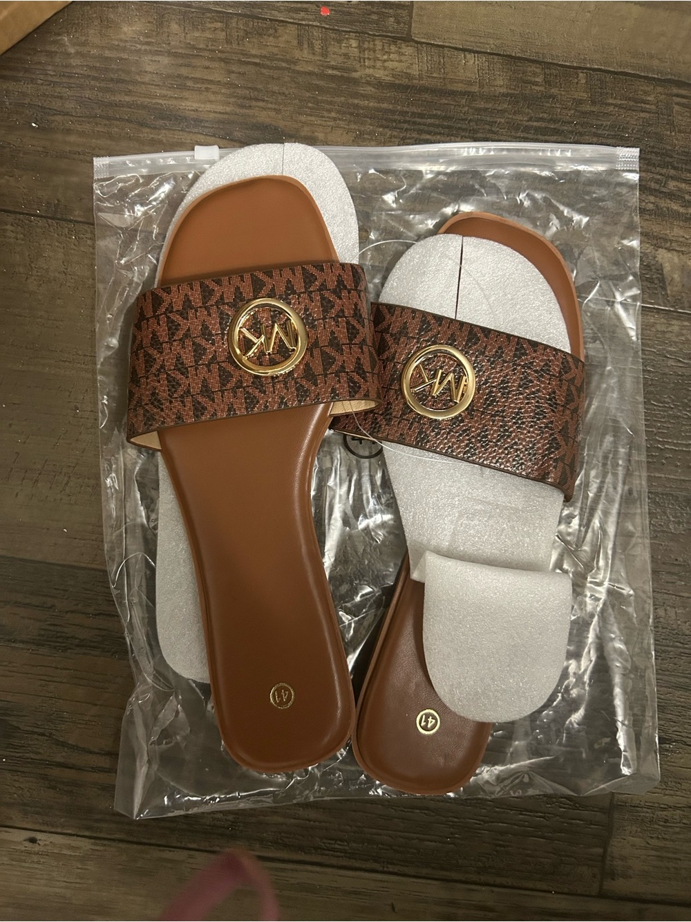 Footwear - Slides
